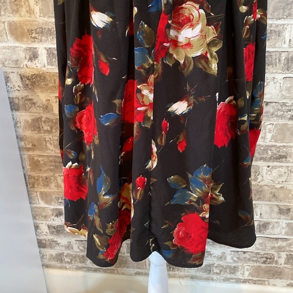 Altered State NWOT dress. Sz M. Black & red floral. Long sleeve. 100% polyester. - Picture 5 of 15